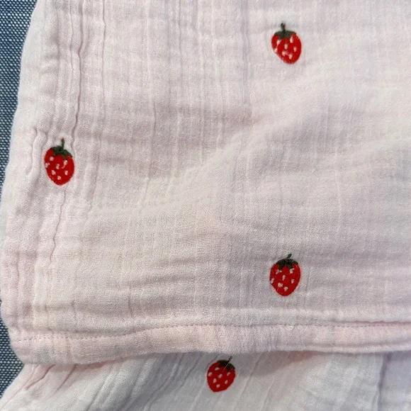 Pink Chicken Linen Muslin Ruffled Kids Top and shorts SET Strawberry 🍓 - Picture 4 of 8